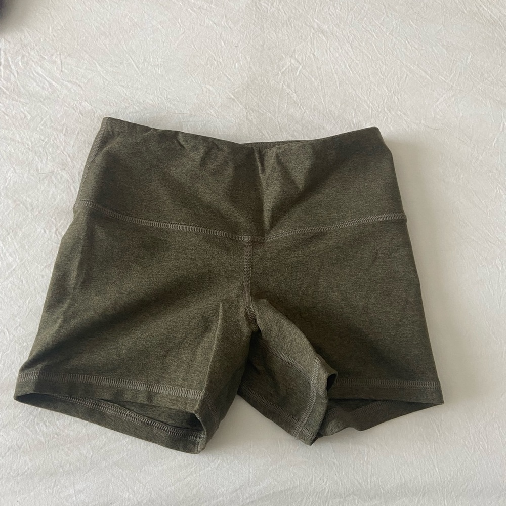 Fleo mid-high rise athletic shorts